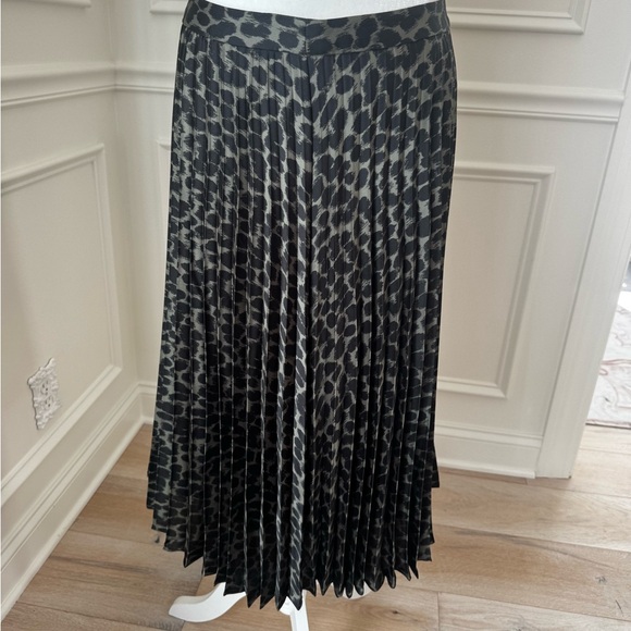 Banana Republic Green Leopard Print Midi Skirt - Picture 3 of 10